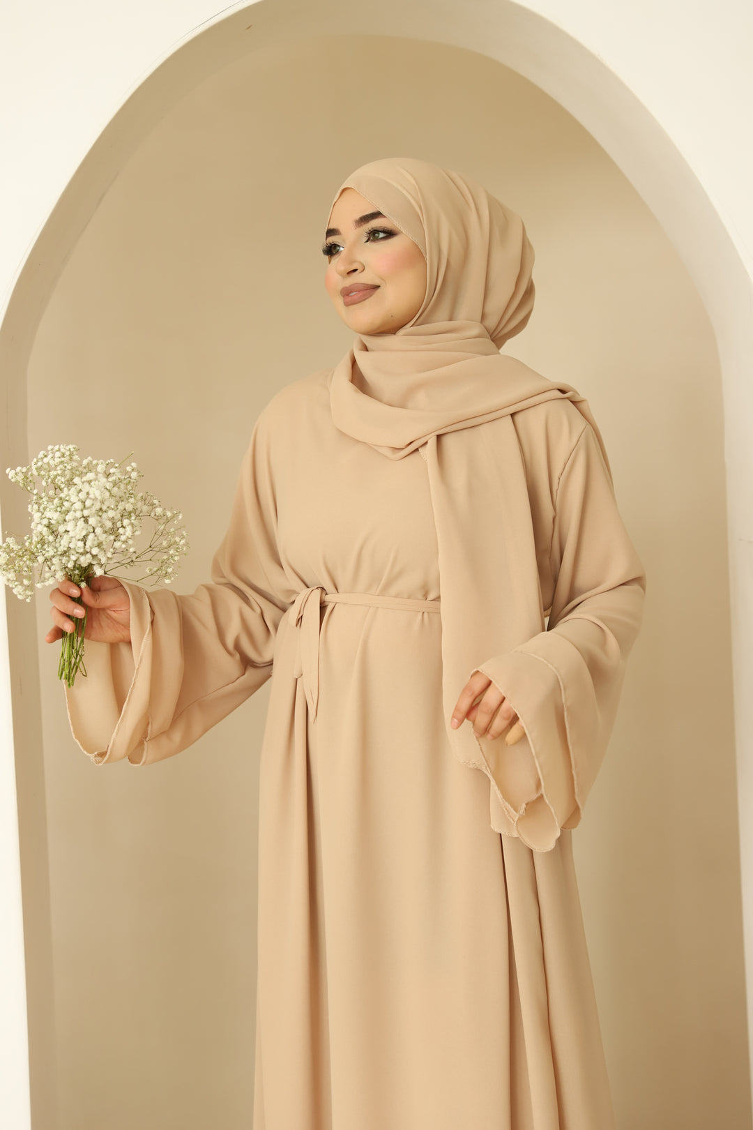Eleen Abaya mit Raffungen und integriertem Hijab in Light Camel