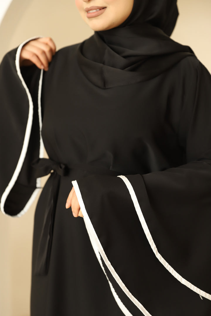 Lara Kleid mit Trompetenärmel in Schwarz