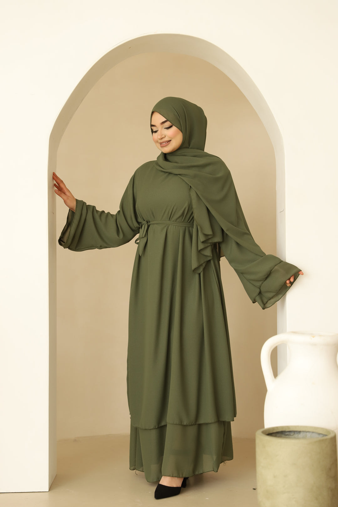 Eleen Abaya mit Raffungen und integriertem Hijab in Khaki