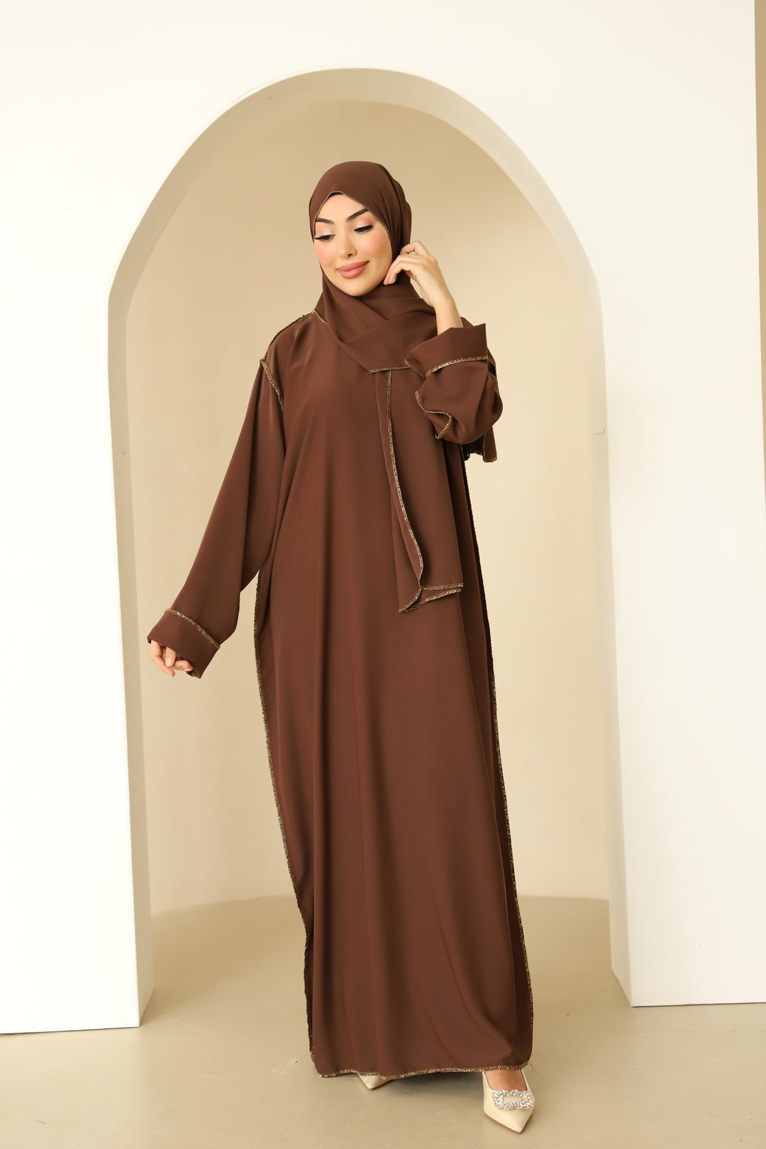 Anisa Abaya mit integriertem Hijab in Braun