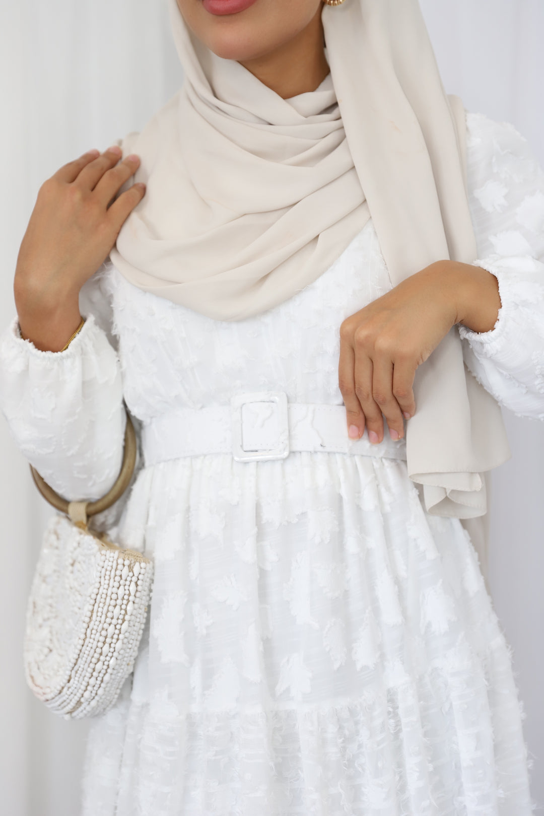 Donya Kleid mit Rüschen in Weiß