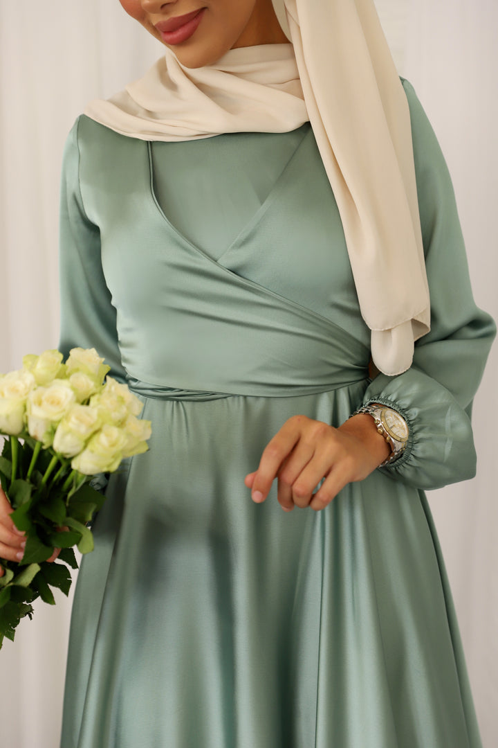 Diana Satin Kleid in Wassergrün