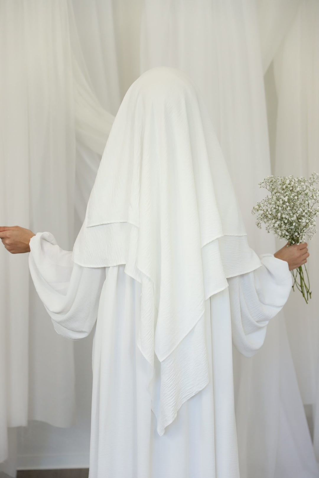 Nour Abaya in Weiß
