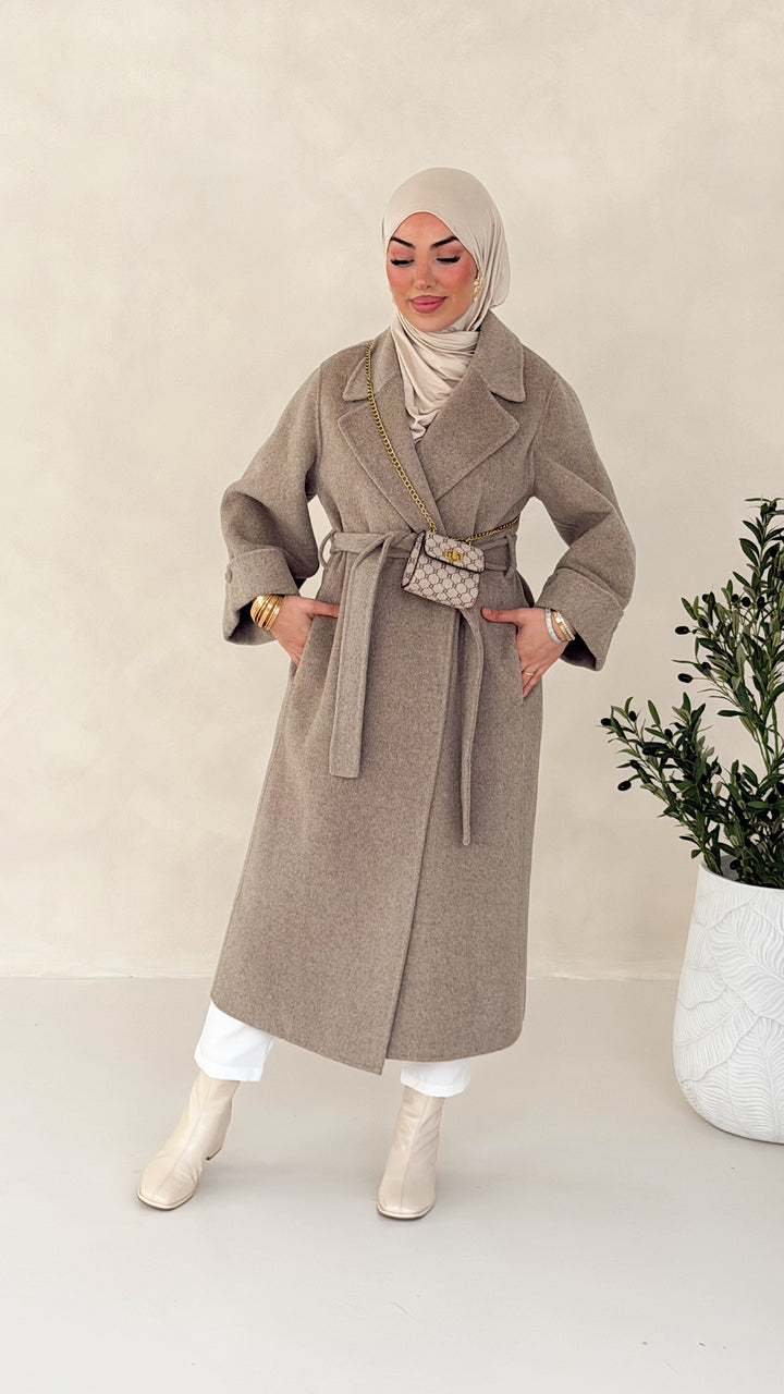 Valéria Woll-Mantel