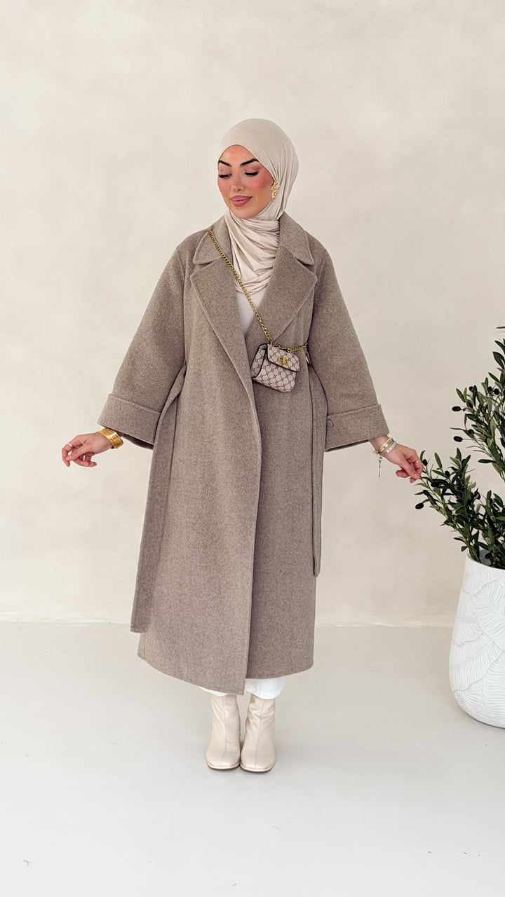 Valéria Woll-Mantel