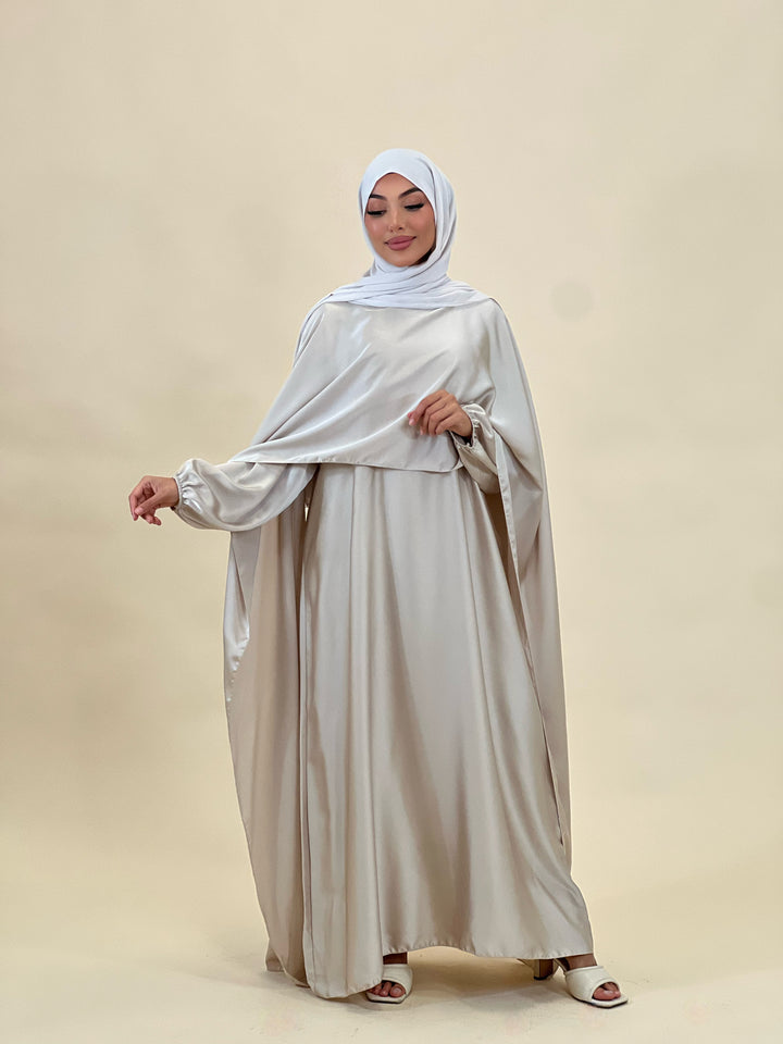 Madeline Satin Abaya mit Cape Detail in Beige