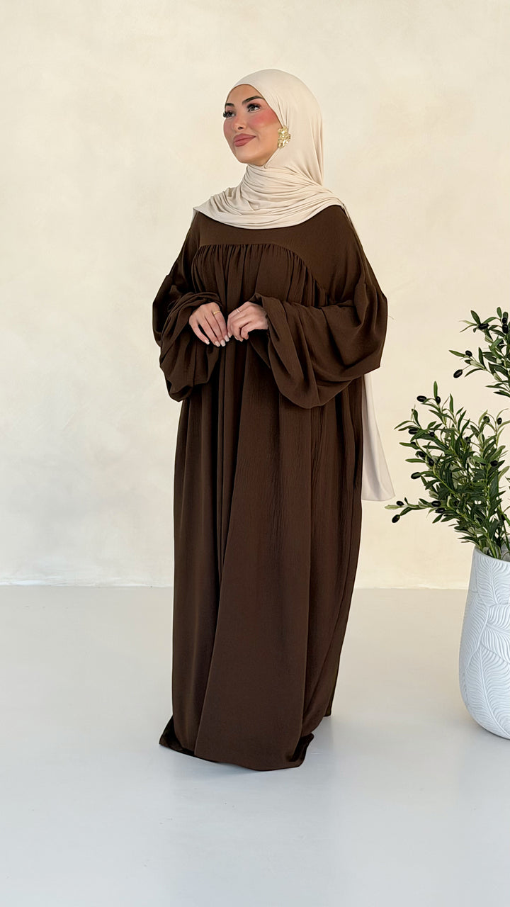 Mavie Abaya mit Ballonärmeln