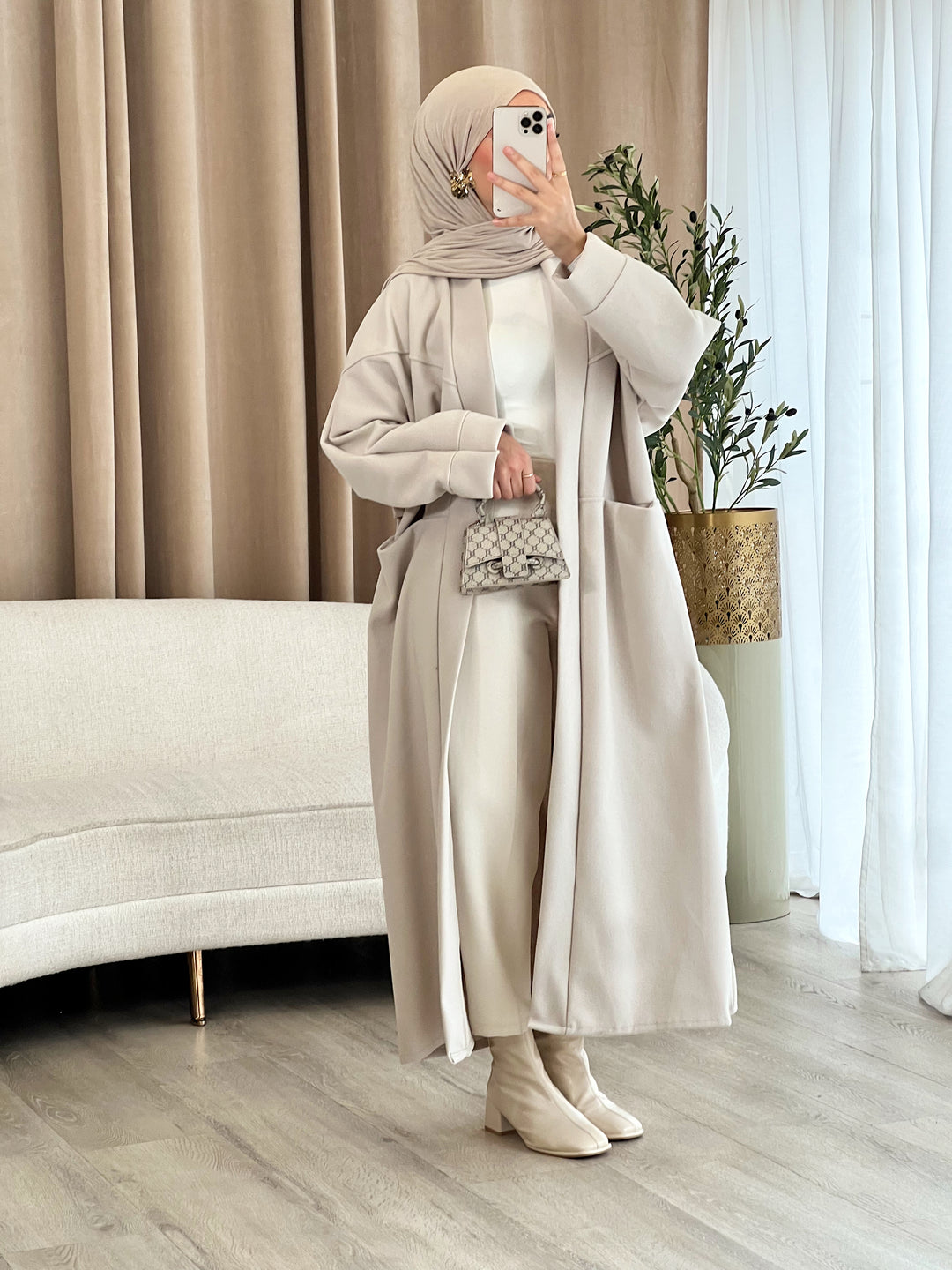 Dalya Oversized Mantel