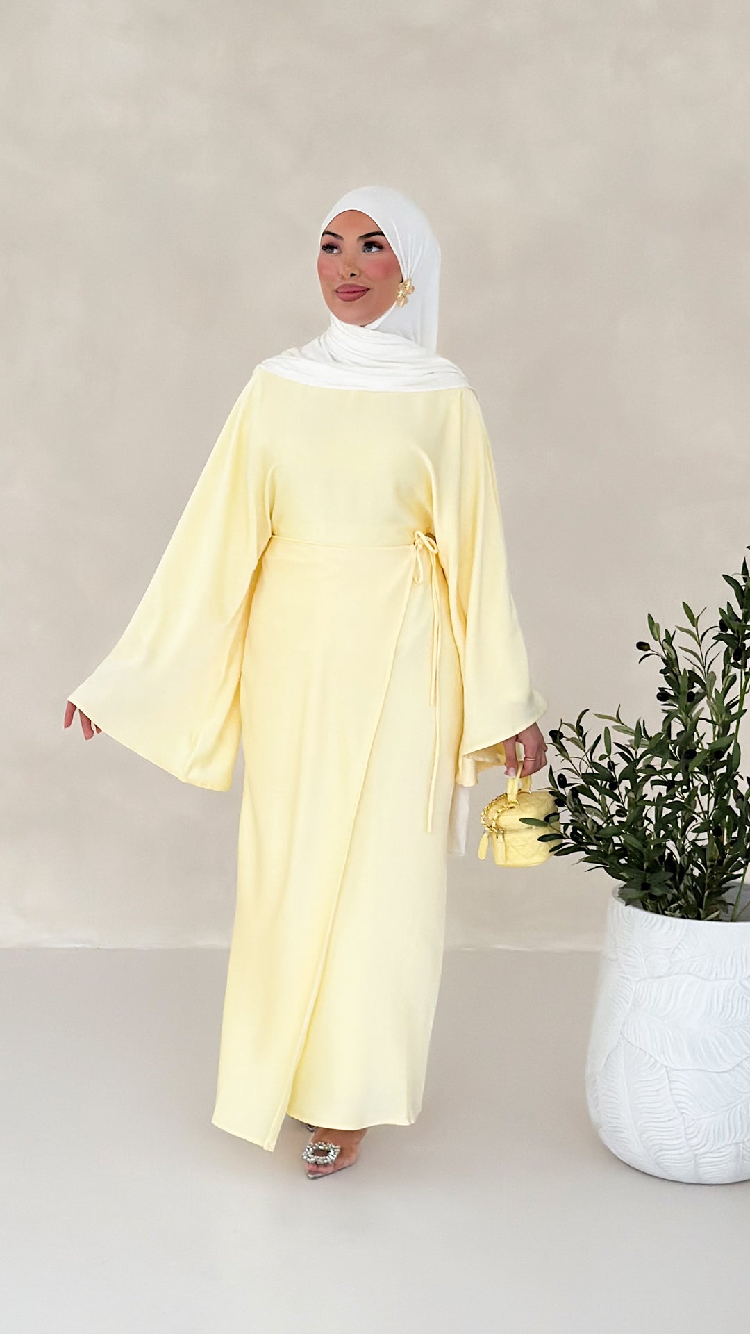 Nuré Satin Kleid in Wickeloptik