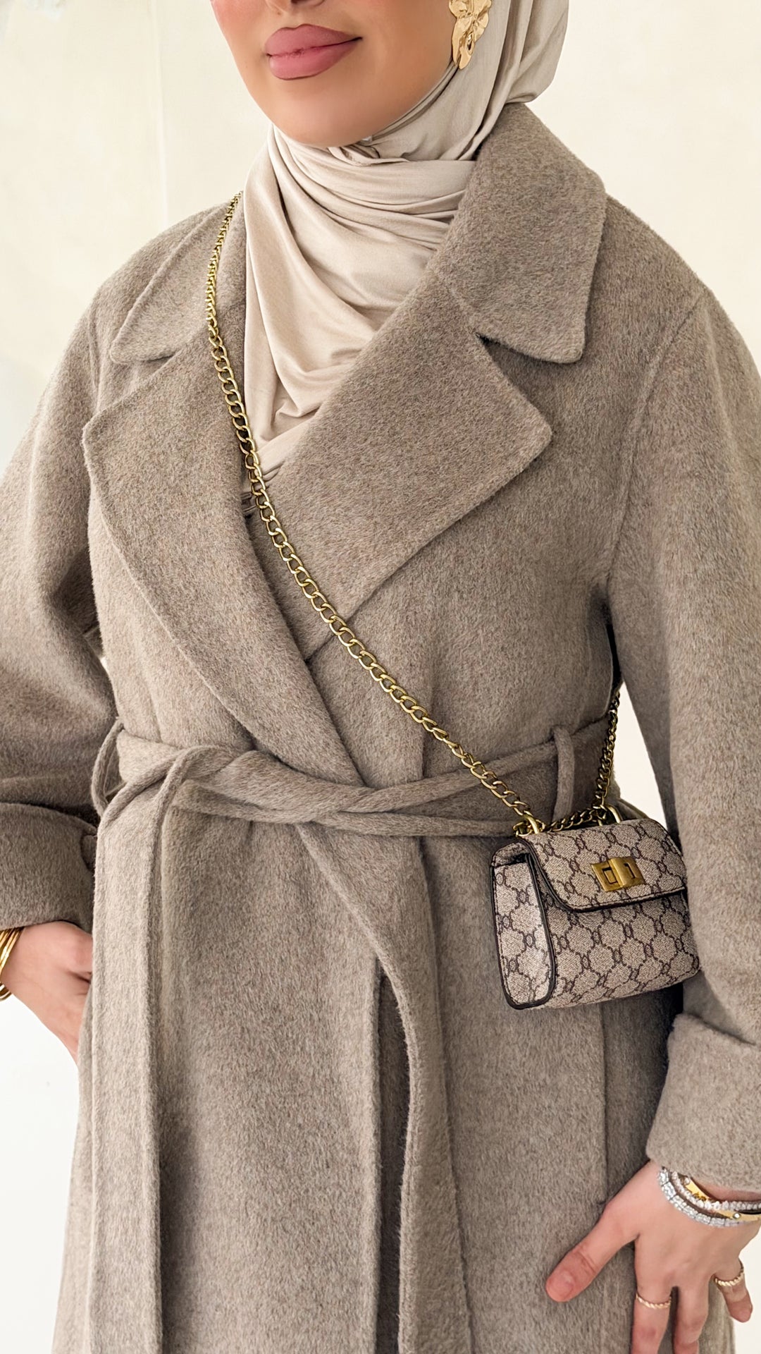 Valéria Woll-Mantel