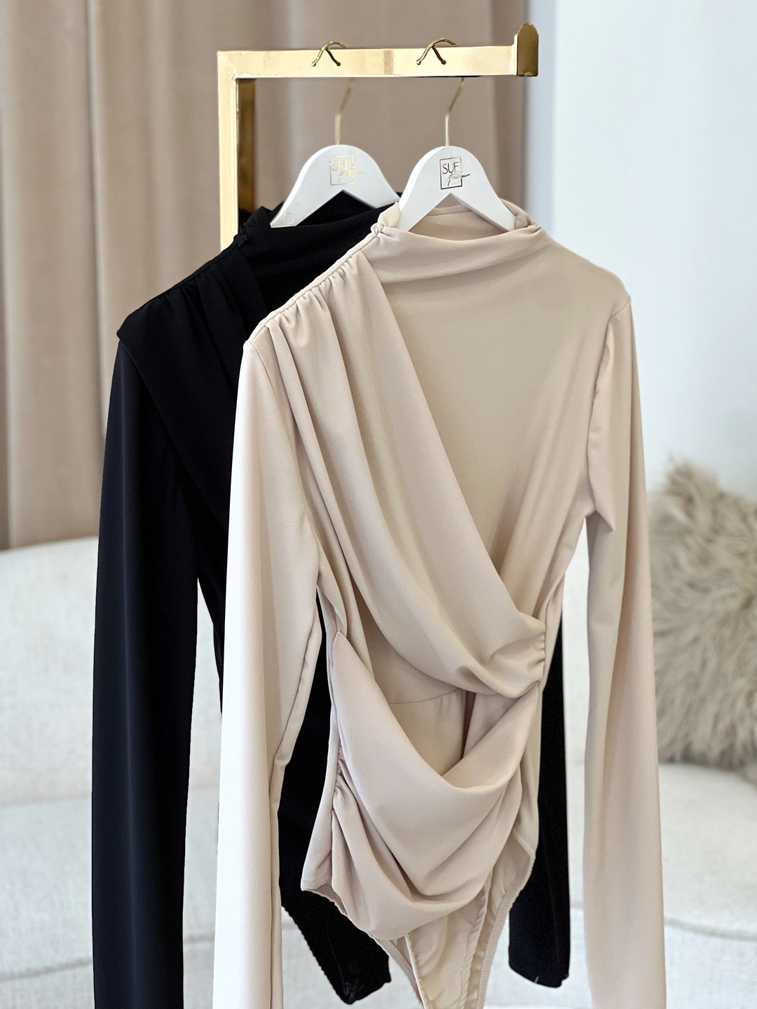 Glamouré Body mit Drapierungen in Beige
