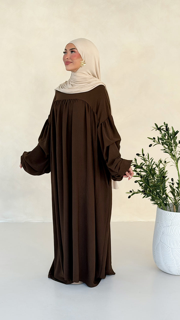 Mavie Abaya mit Ballonärmeln