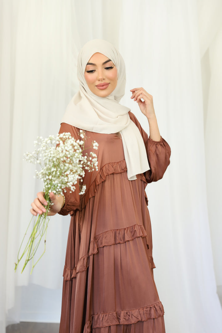 Hazel Satin Kleid mit Raffungen in Braun