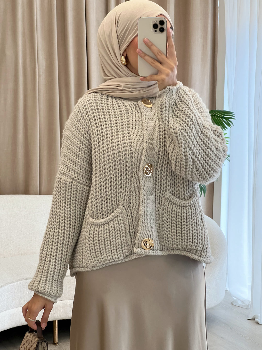 Pure Cardigan mit goldenen Knöpfen in Ivory