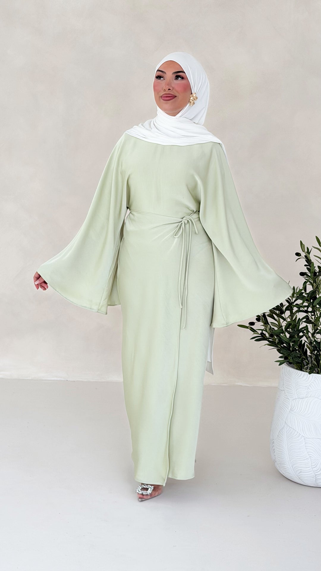 Nuré Satin Kleid in Wickeloptik