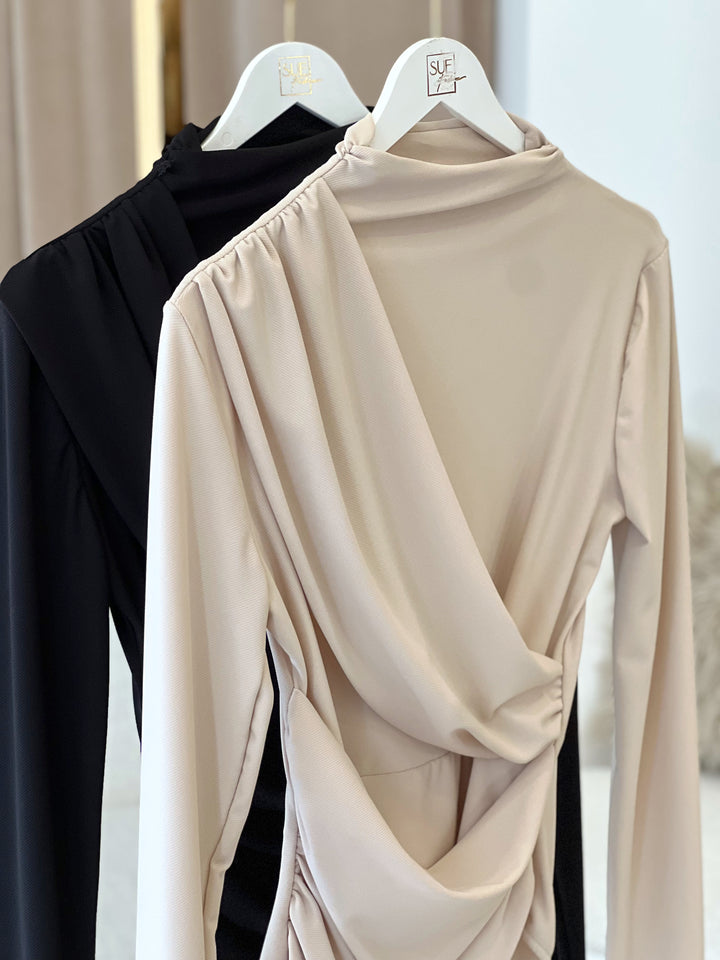 Glamouré Body mit Drapierungen in Schwarz