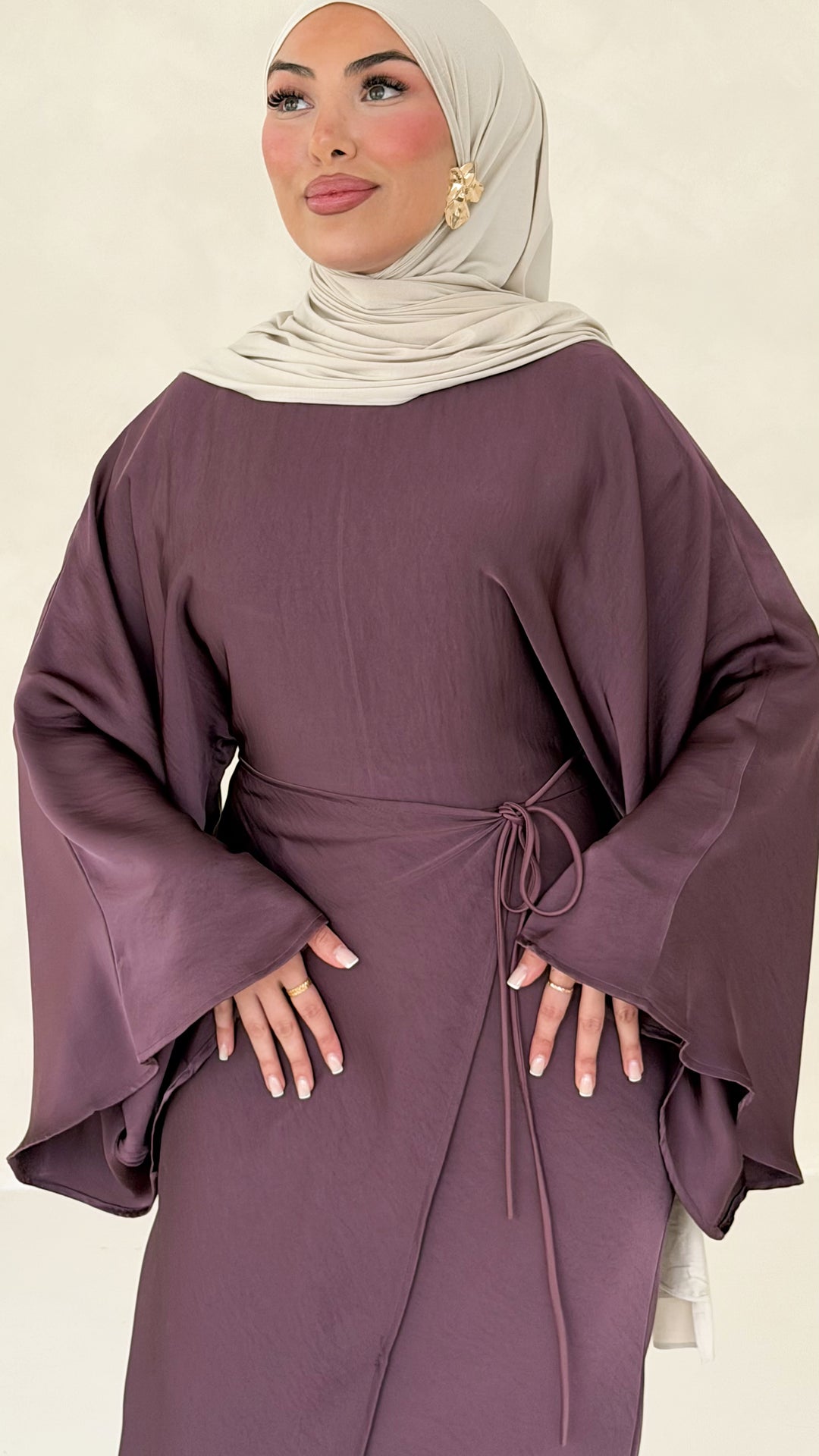 Nuré Satin Kleid in Wickeloptik