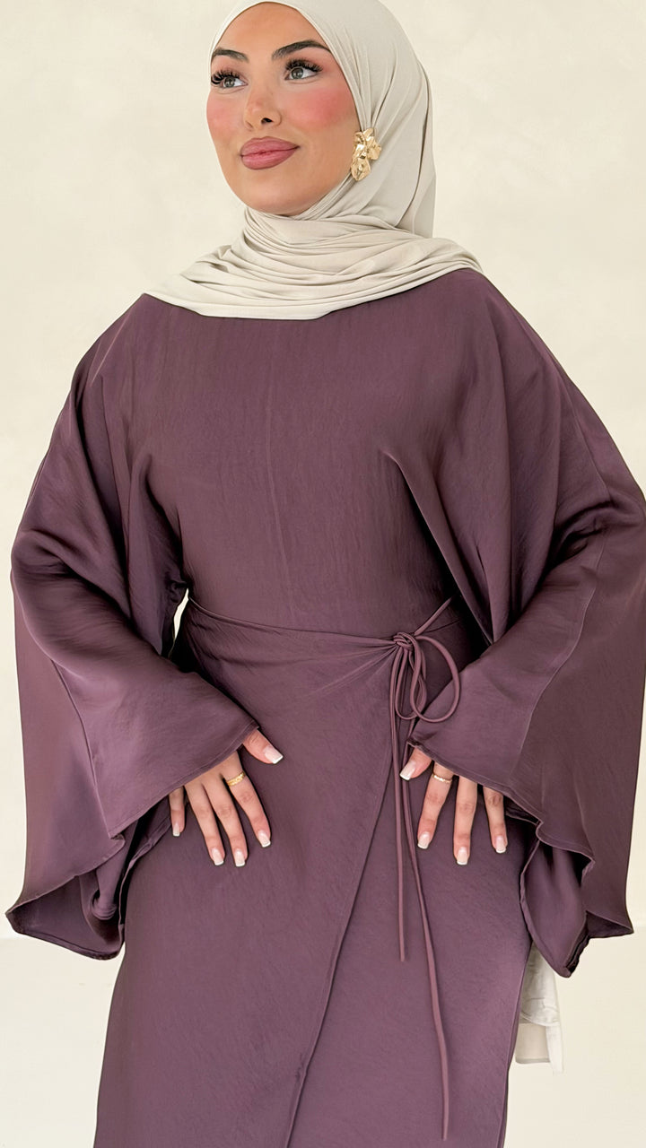 Nuré Satin Kleid in Wickeloptik