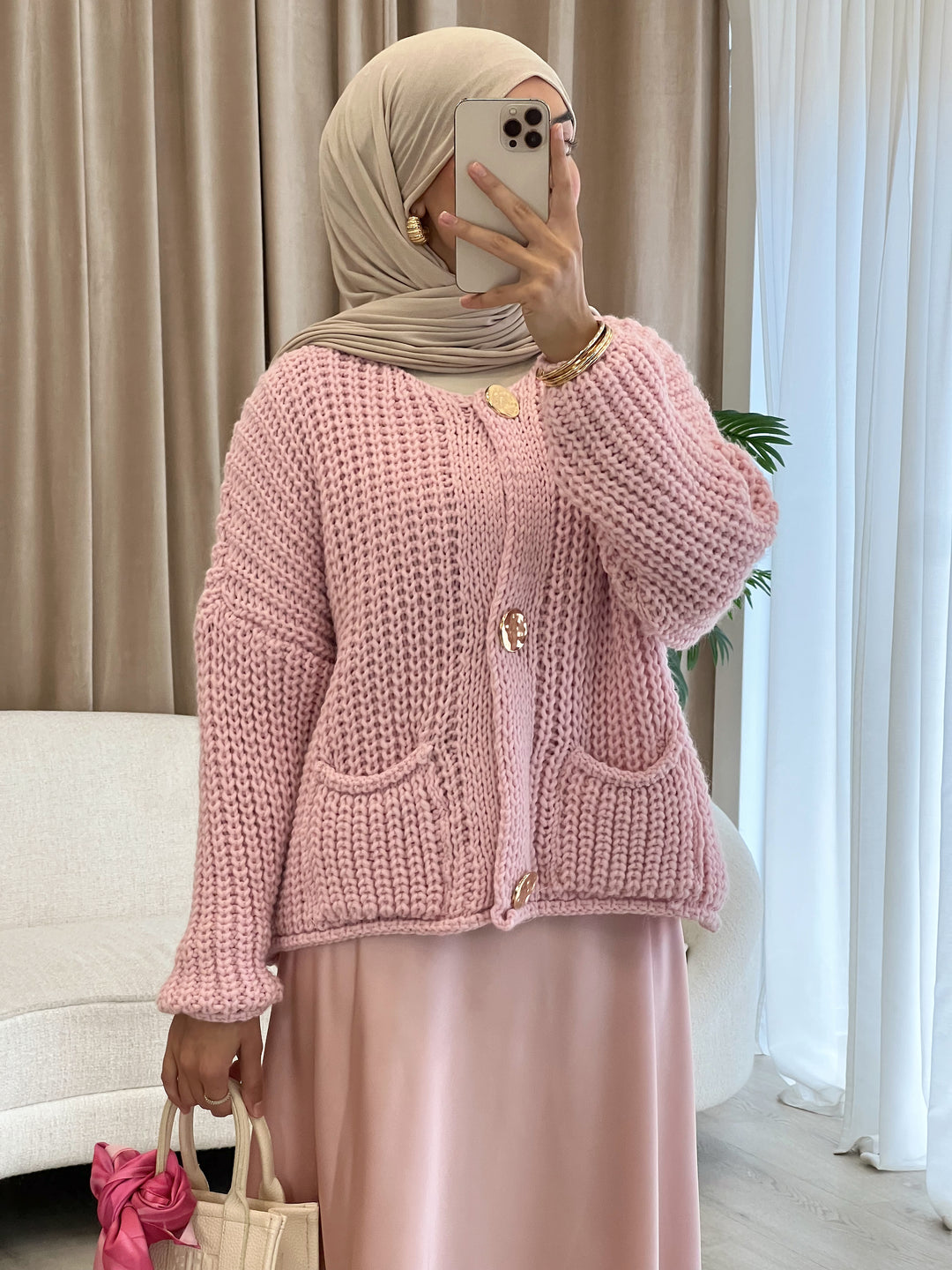 Pure Cardigan mit goldenen Knöpfen in Barbie