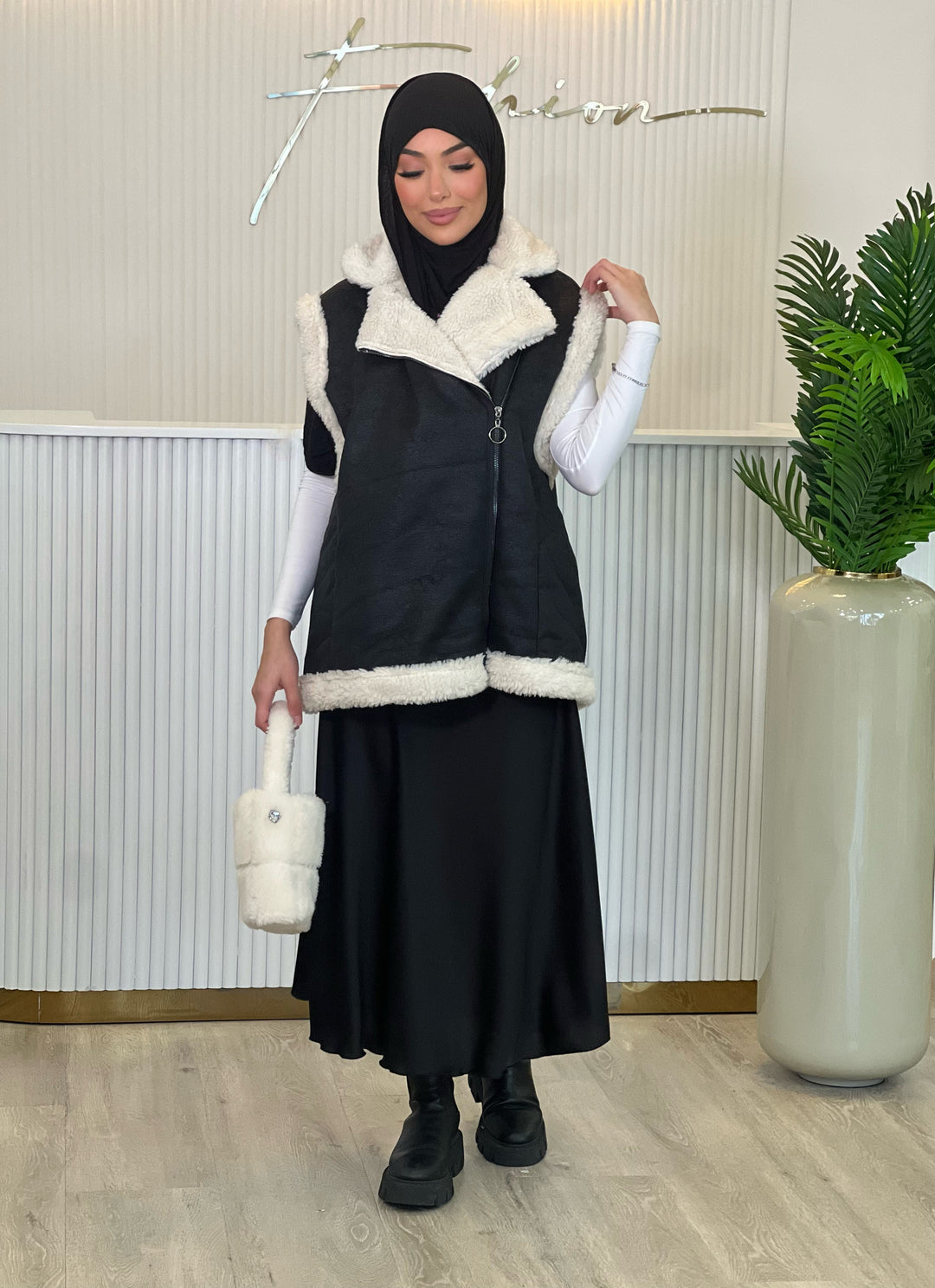 Luisa Fleecegefütterte Wildleder Weste in Schwarz