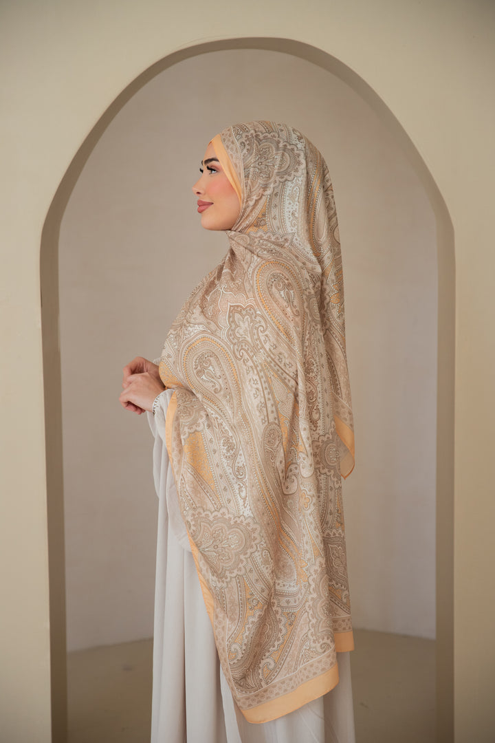 Soft Bohéme Hijab in Golden Glow