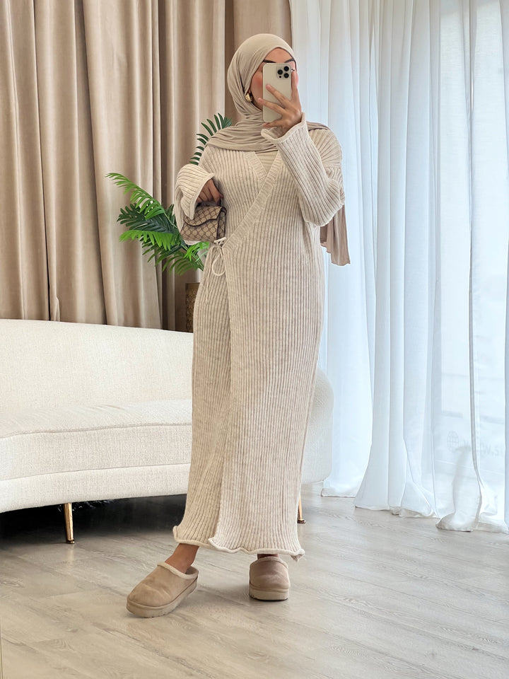 Belleza Strickkleid in Wickeloptik in Beige