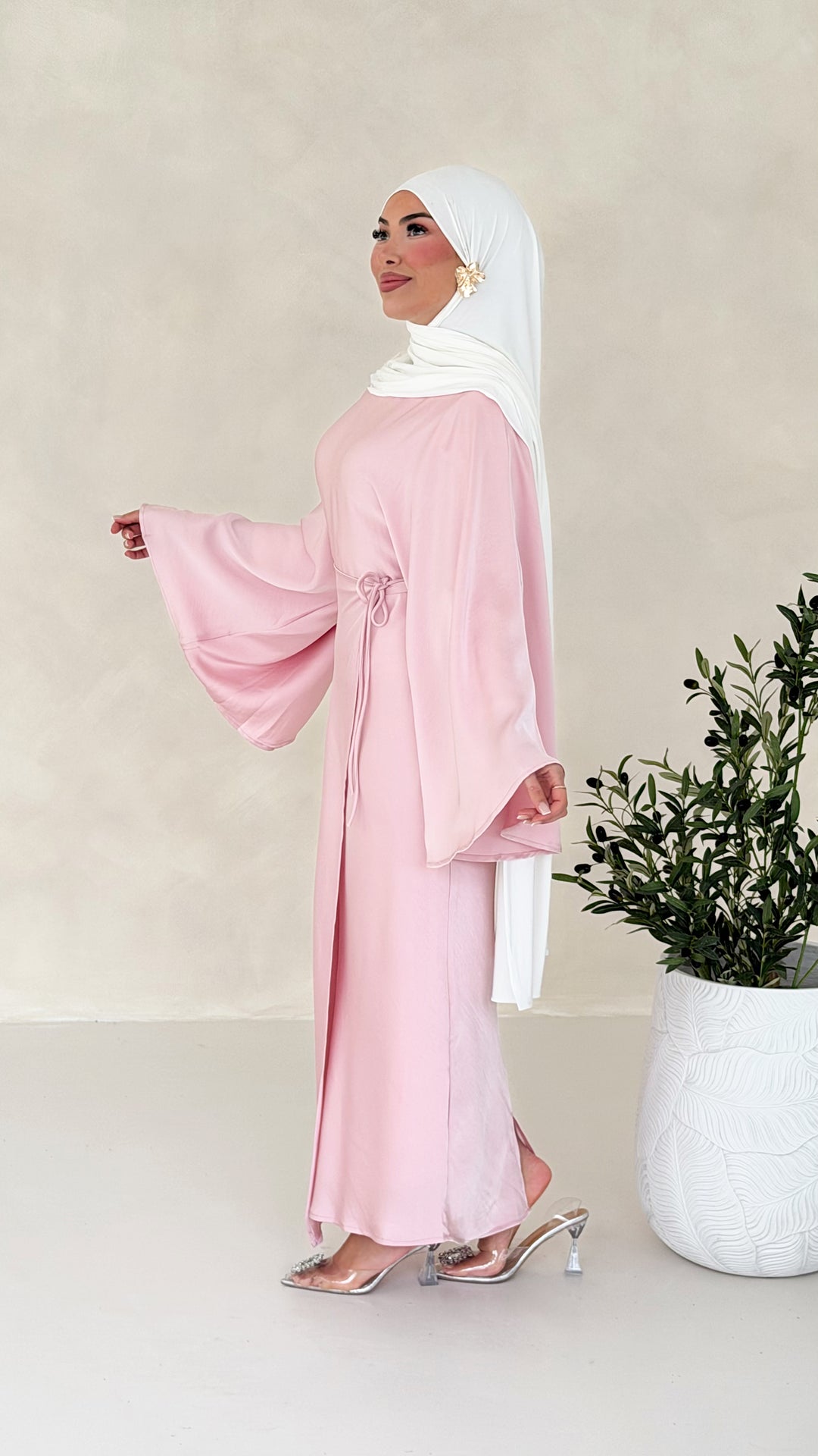 Nuré Satin Kleid in Wickeloptik