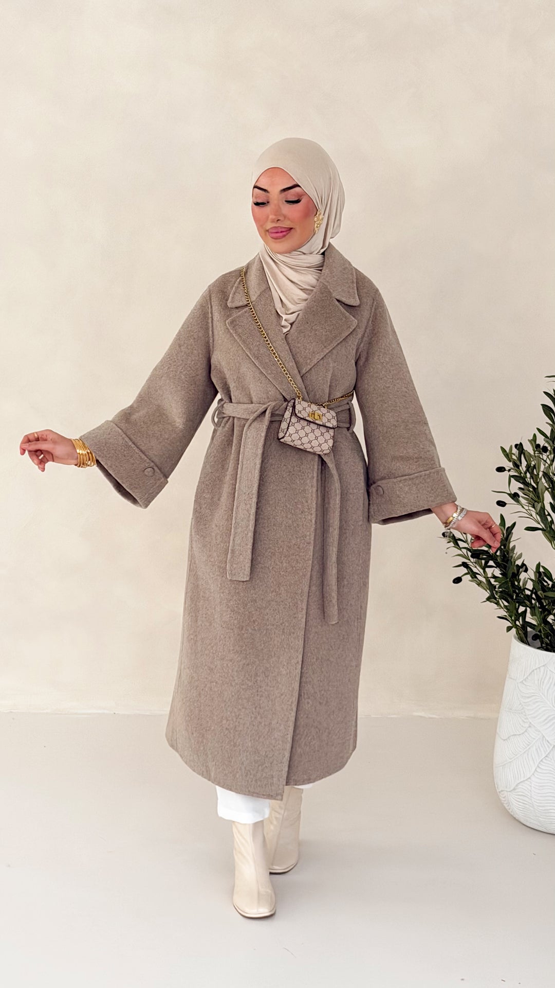 Valéria Woll-Mantel