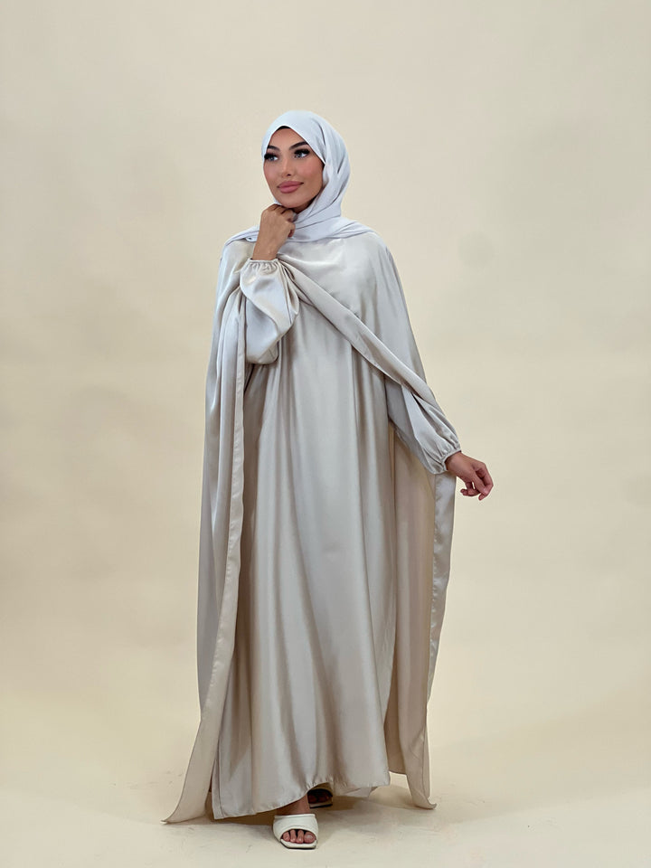 Madeline Satin Abaya mit Cape Detail in Beige