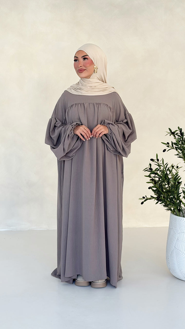Mavie Abaya mit Ballonärmeln