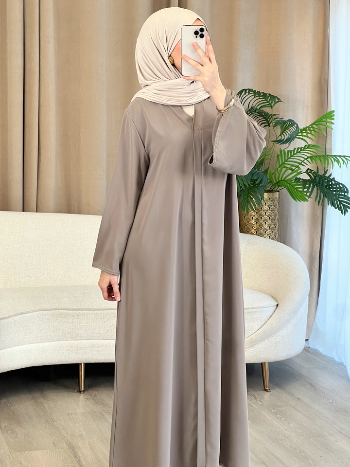 Jasmin Abaya in Taupe