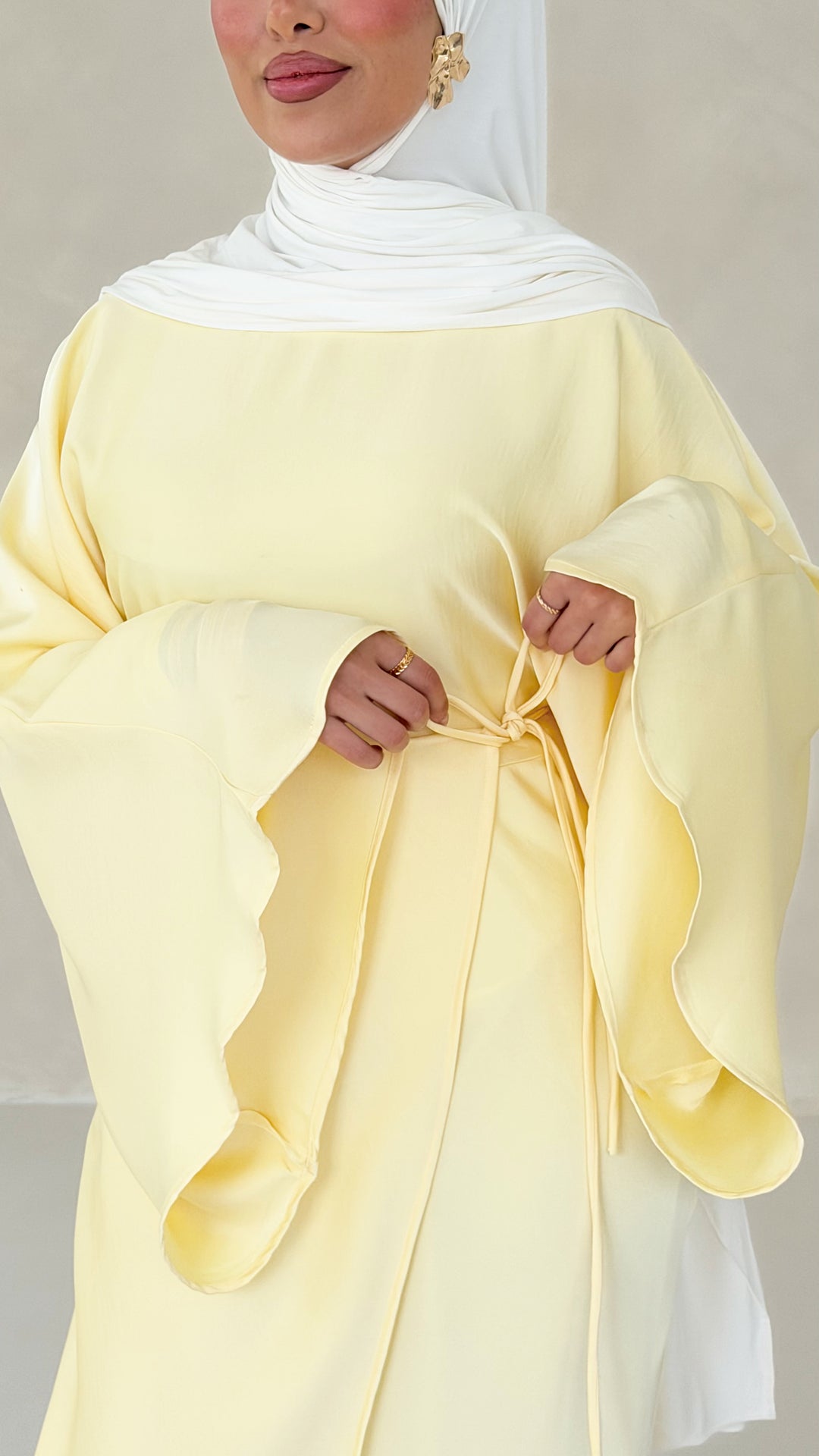 Nuré Satin Kleid in Wickeloptik