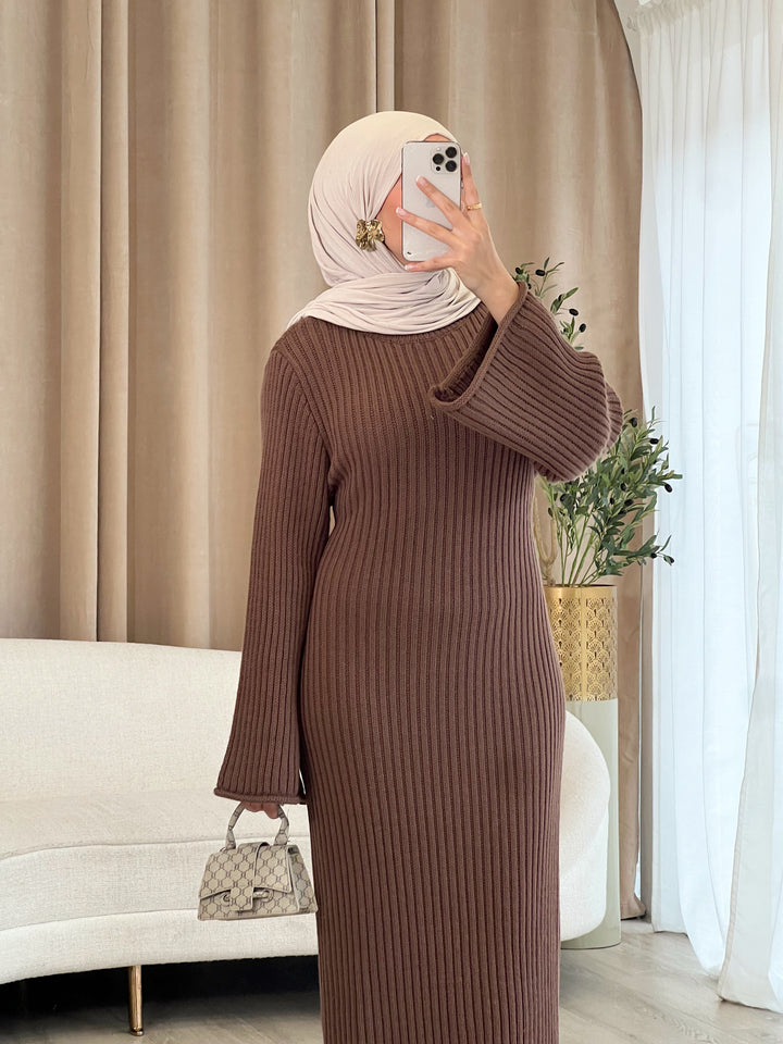 Inaya Strick-Kleid