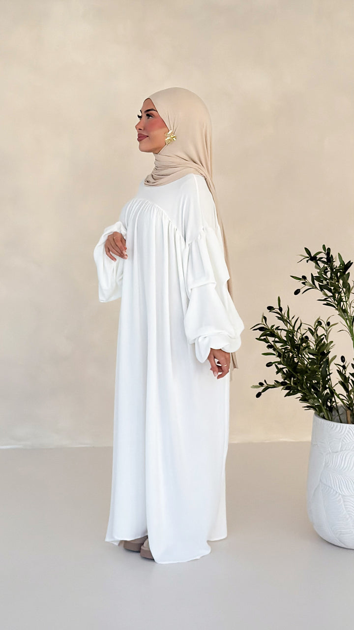 Mavie Abaya mit Ballonärmeln