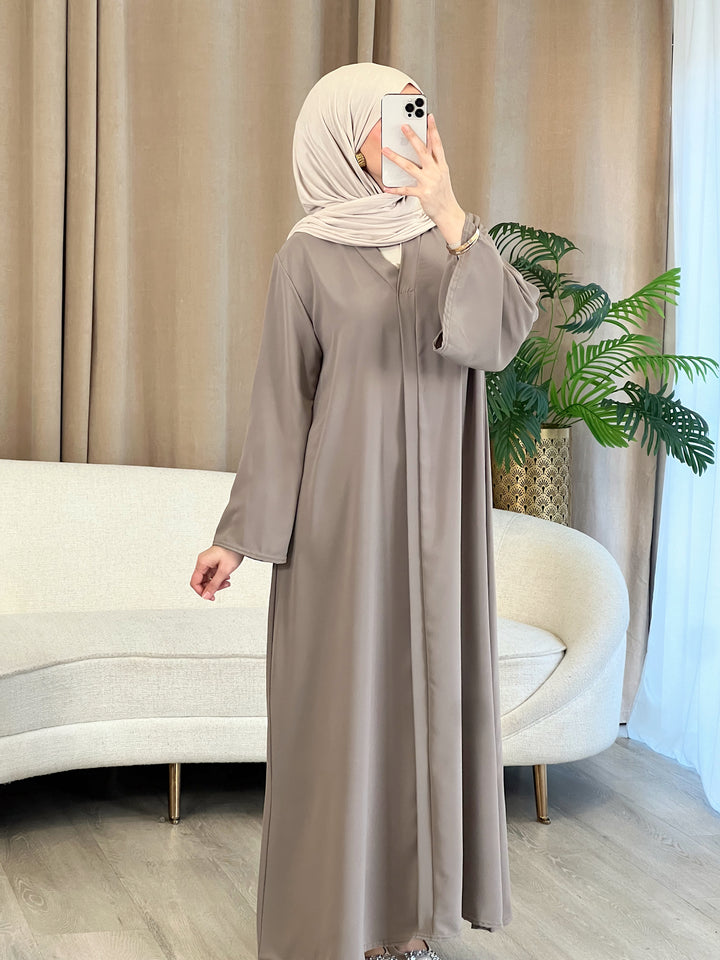 Jasmin Abaya in Taupe
