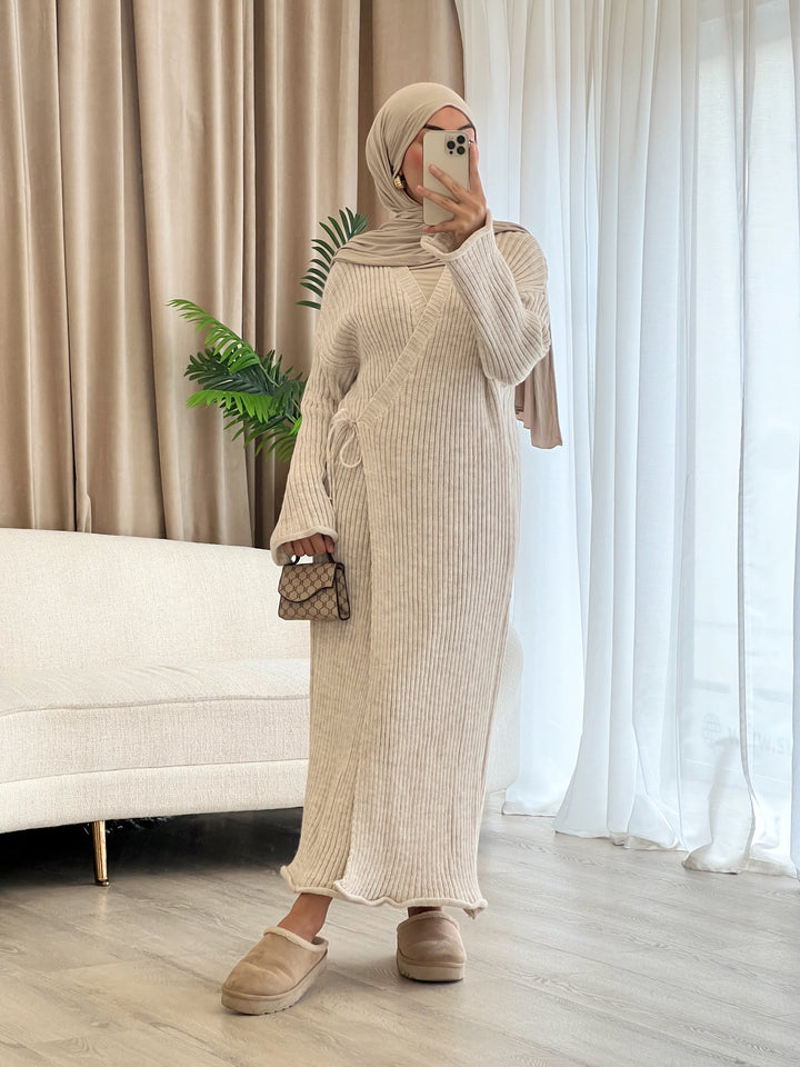 Belleza Strickkleid in Wickeloptik in Beige