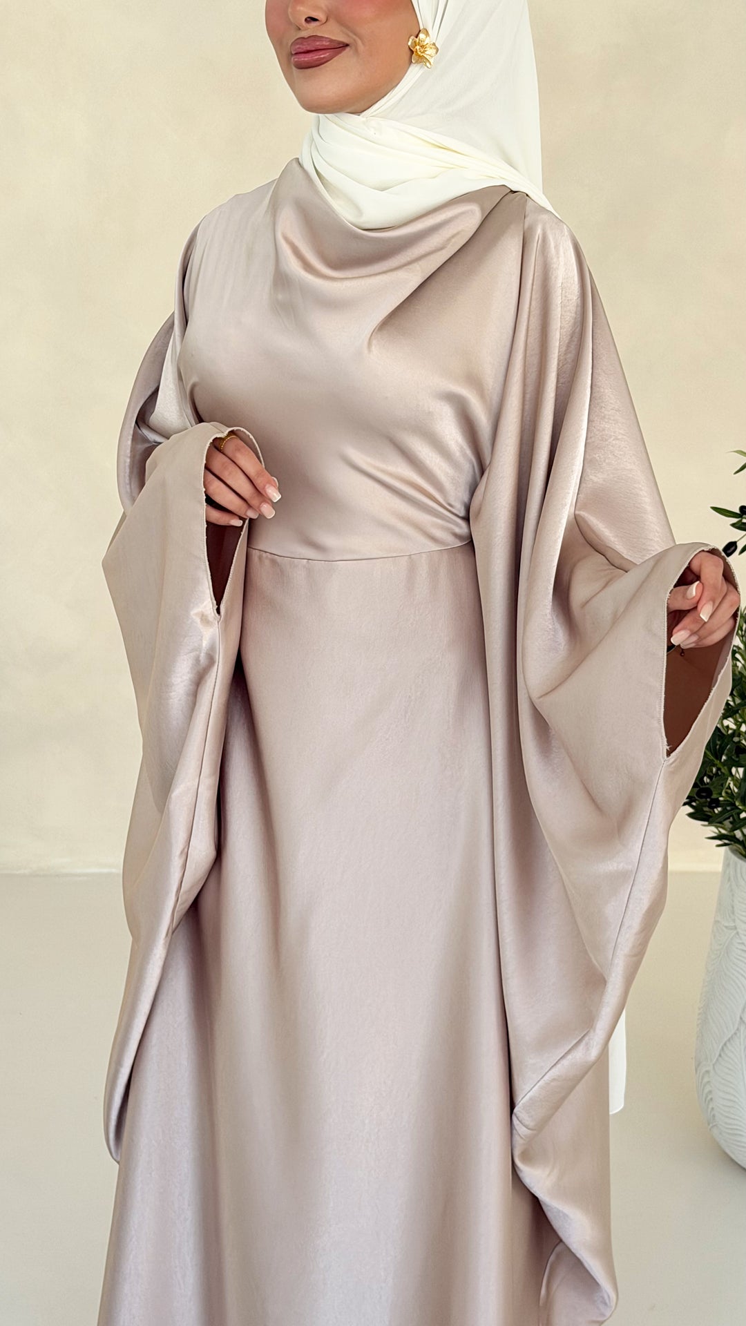 Lyra Abaya
