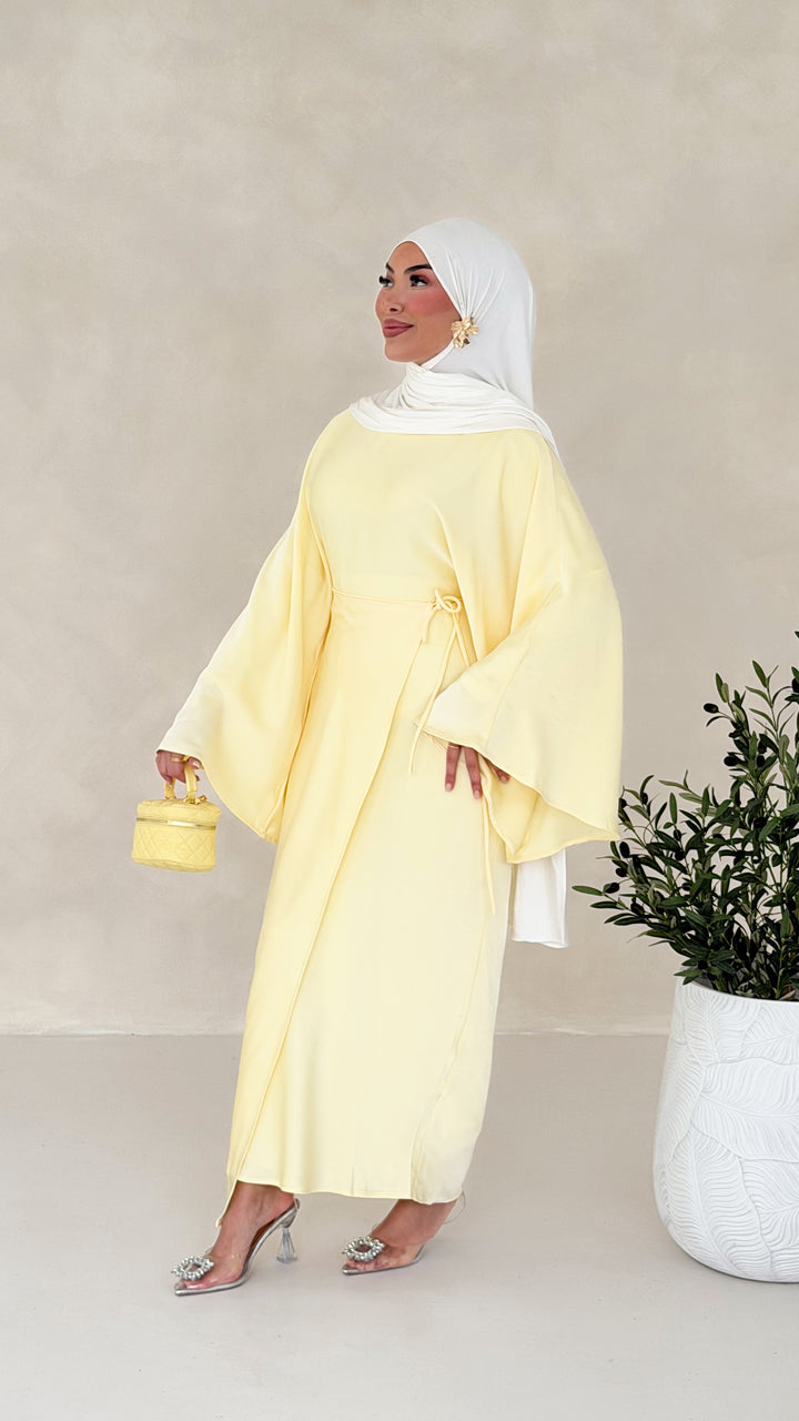 Nuré Satin Kleid in Wickeloptik