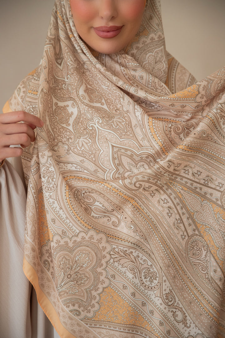 Soft Bohéme Hijab in Golden Glow