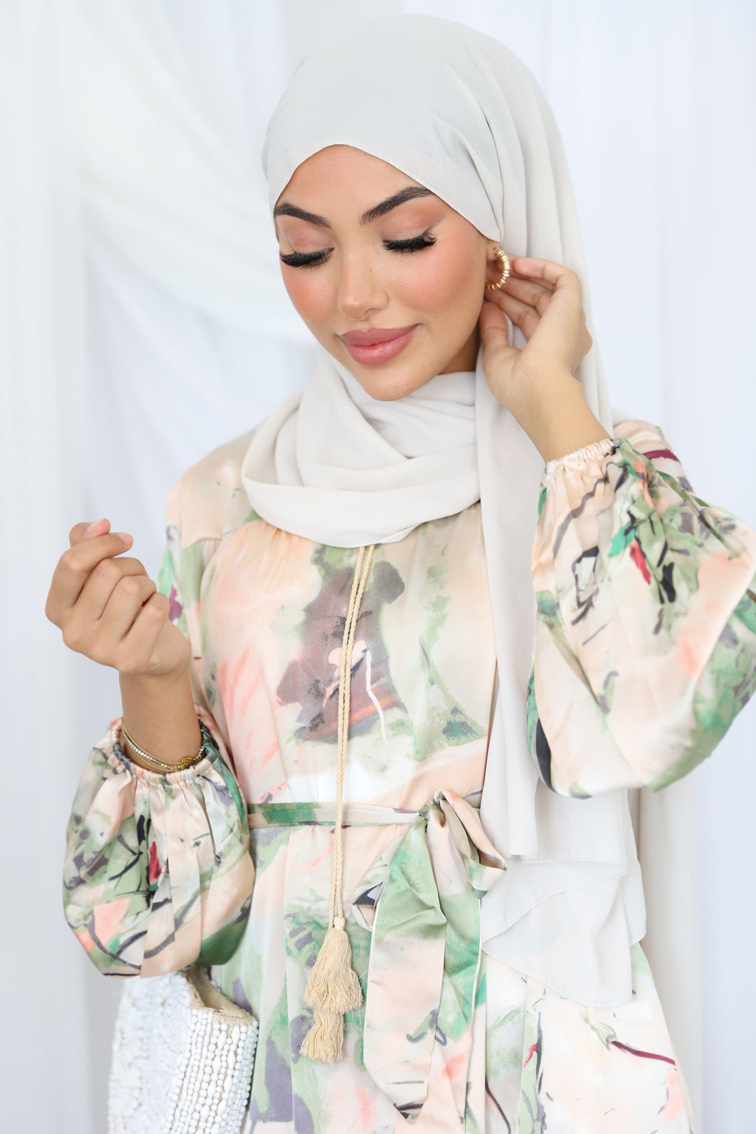 Lola Satin Kleid mit Ballonärmeln in Apricot