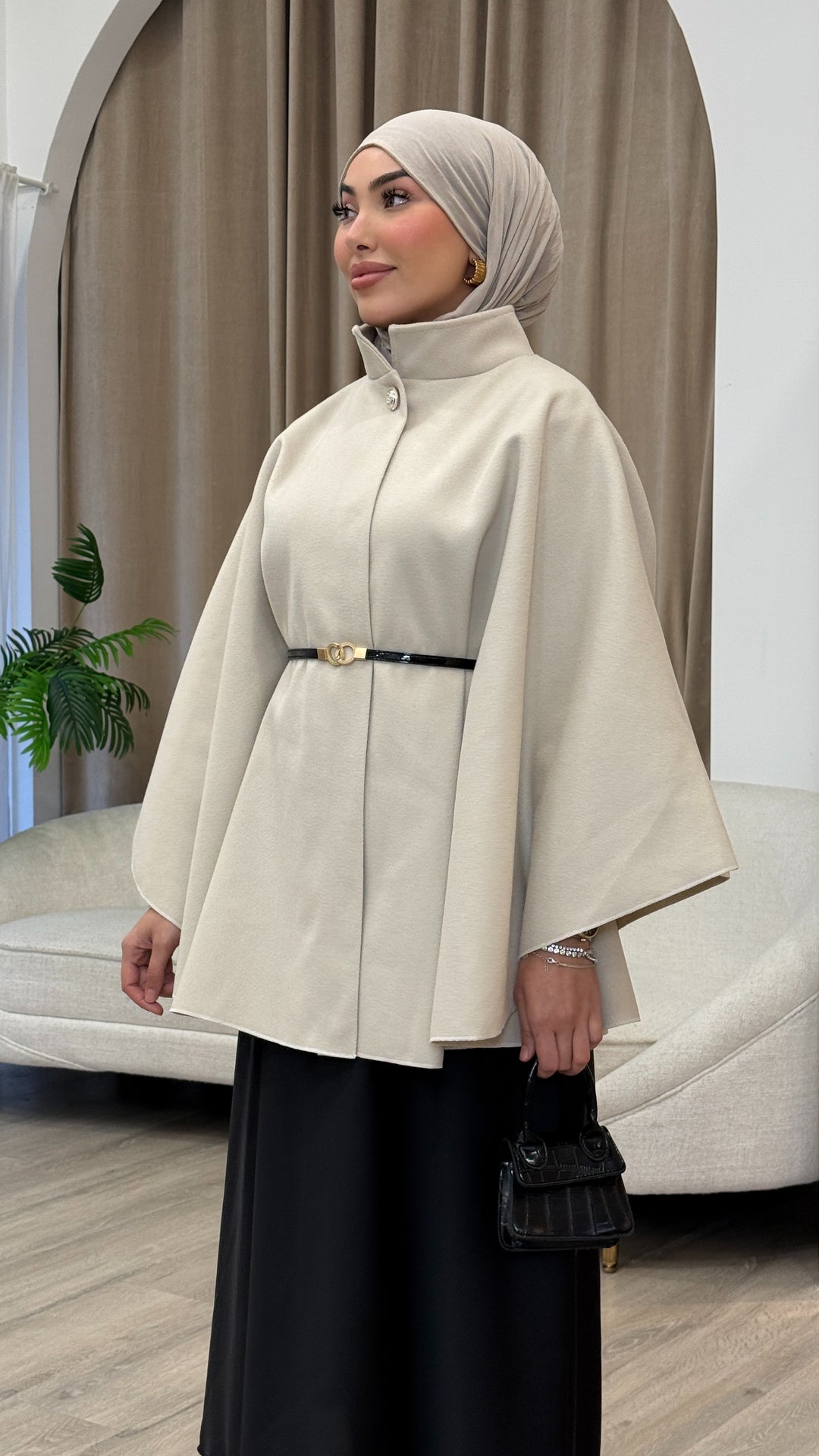Kamila Cape mit Gürtel in Beige