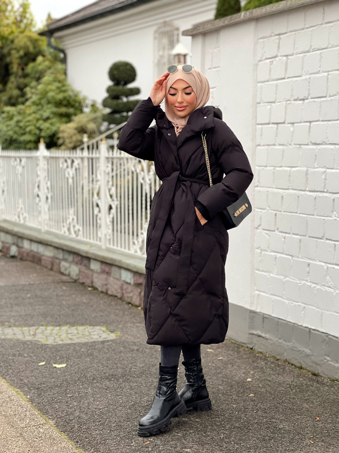 Stormi Parka mit Gürtel in Schwarz