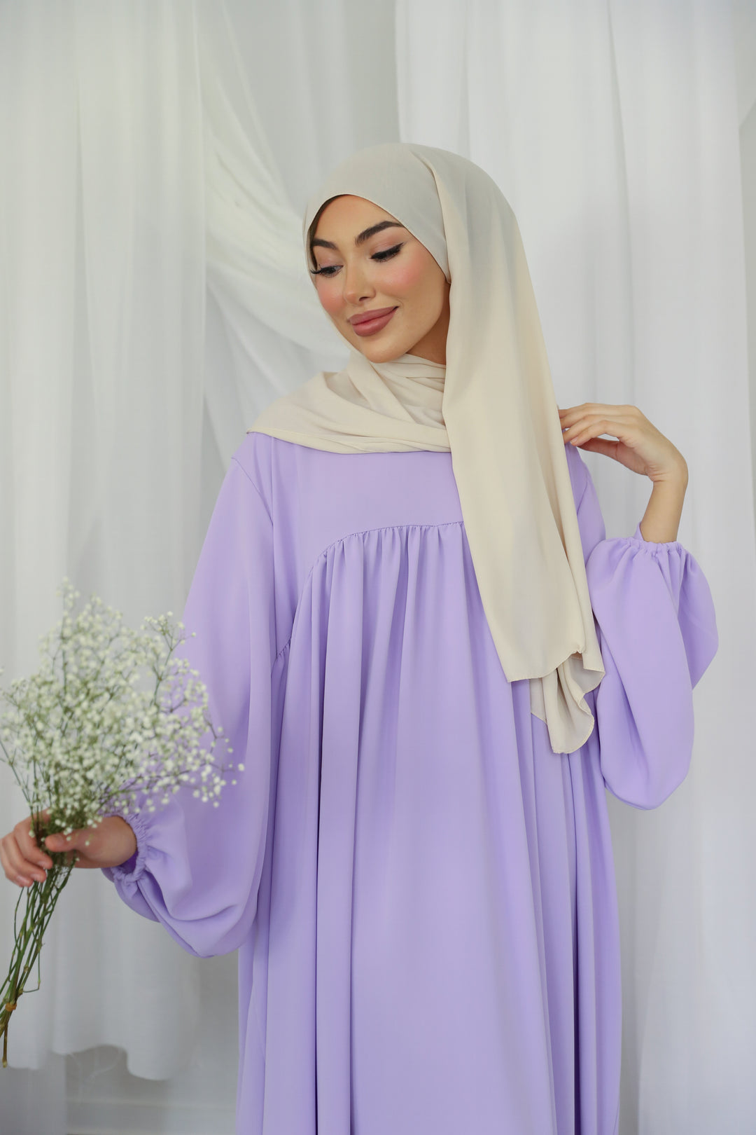 Dalia Abaya in Pastellila