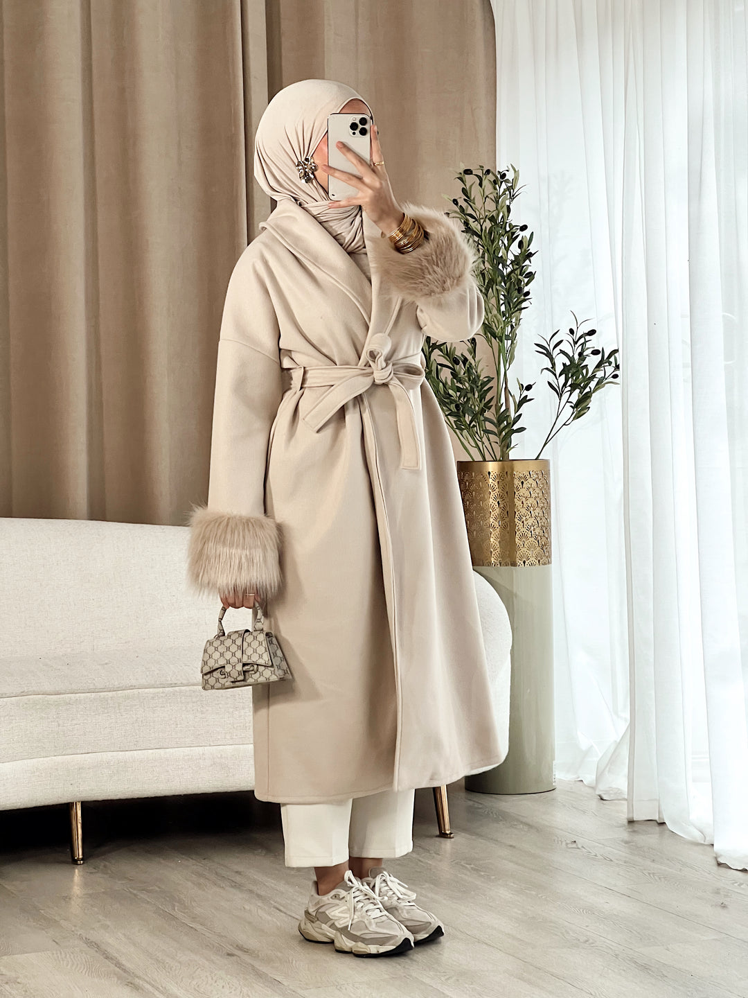 Parisian Faux-Mantel