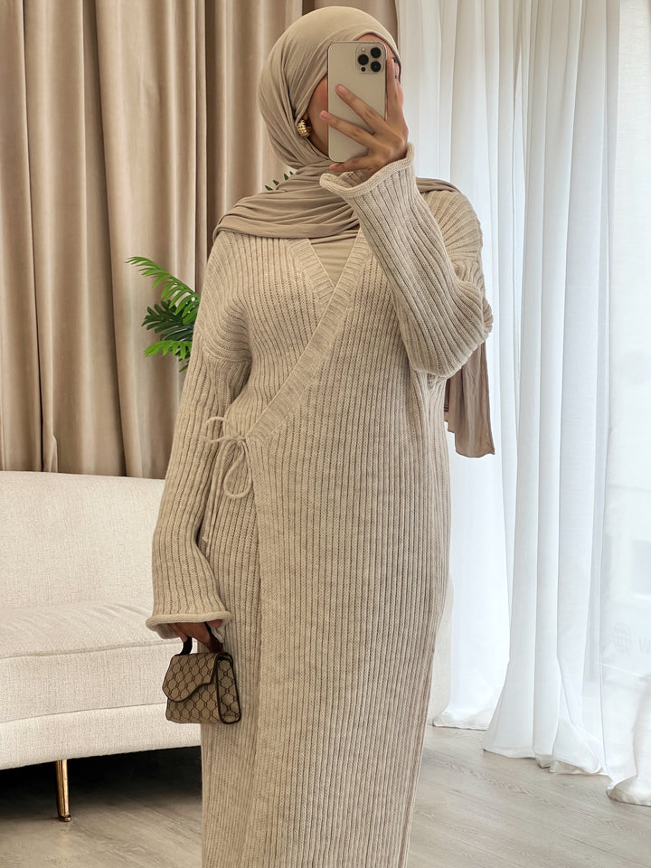 Belleza Strickkleid in Wickeloptik in Beige