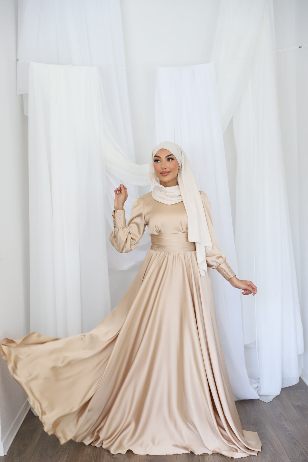 Rose Satin Kleid in Gold