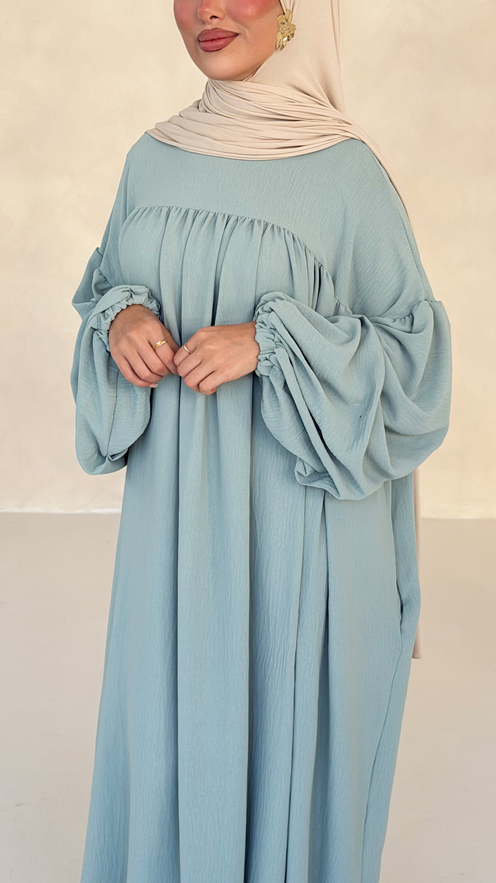 Mavie Abaya mit Ballonärmeln