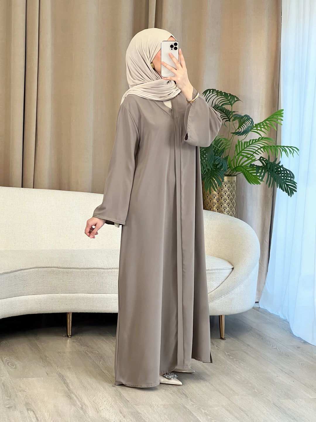 Jasmin Abaya in Taupe