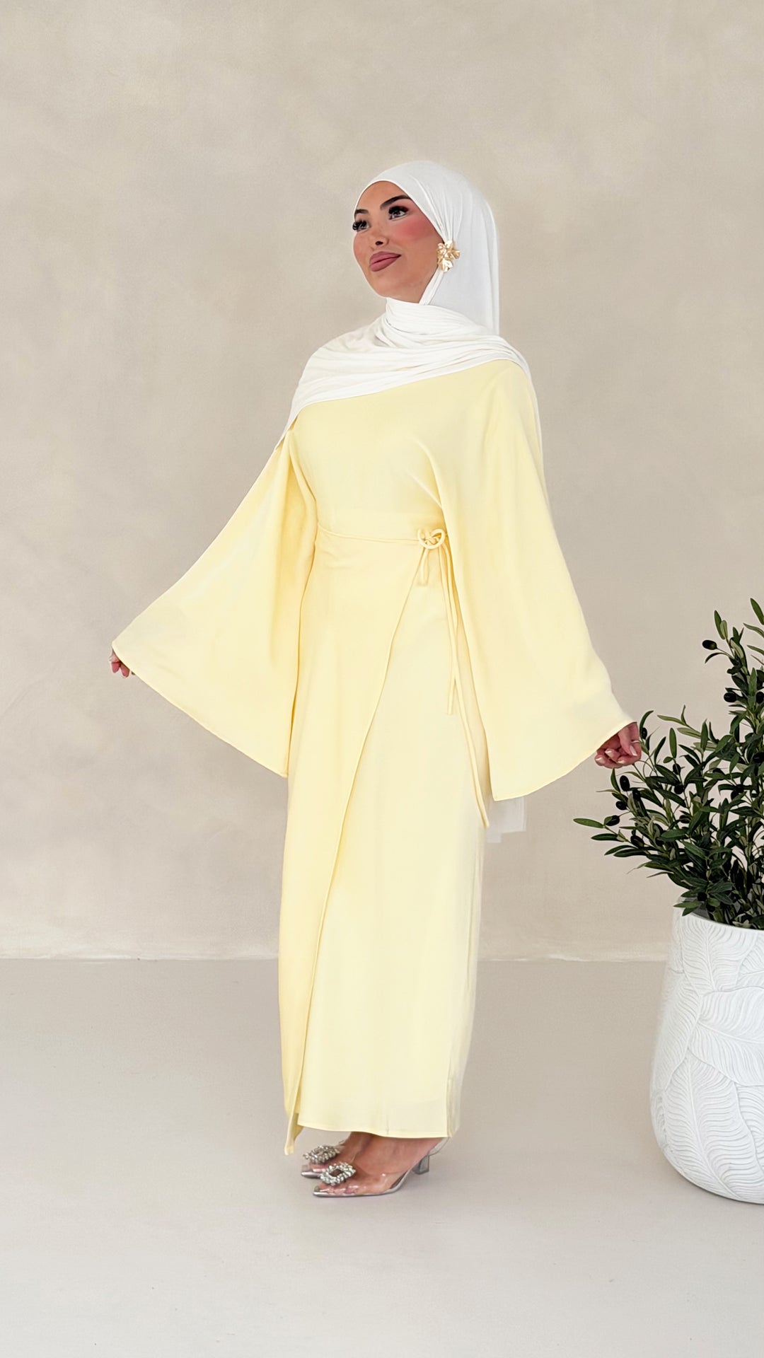 Nuré Satin Kleid in Wickeloptik