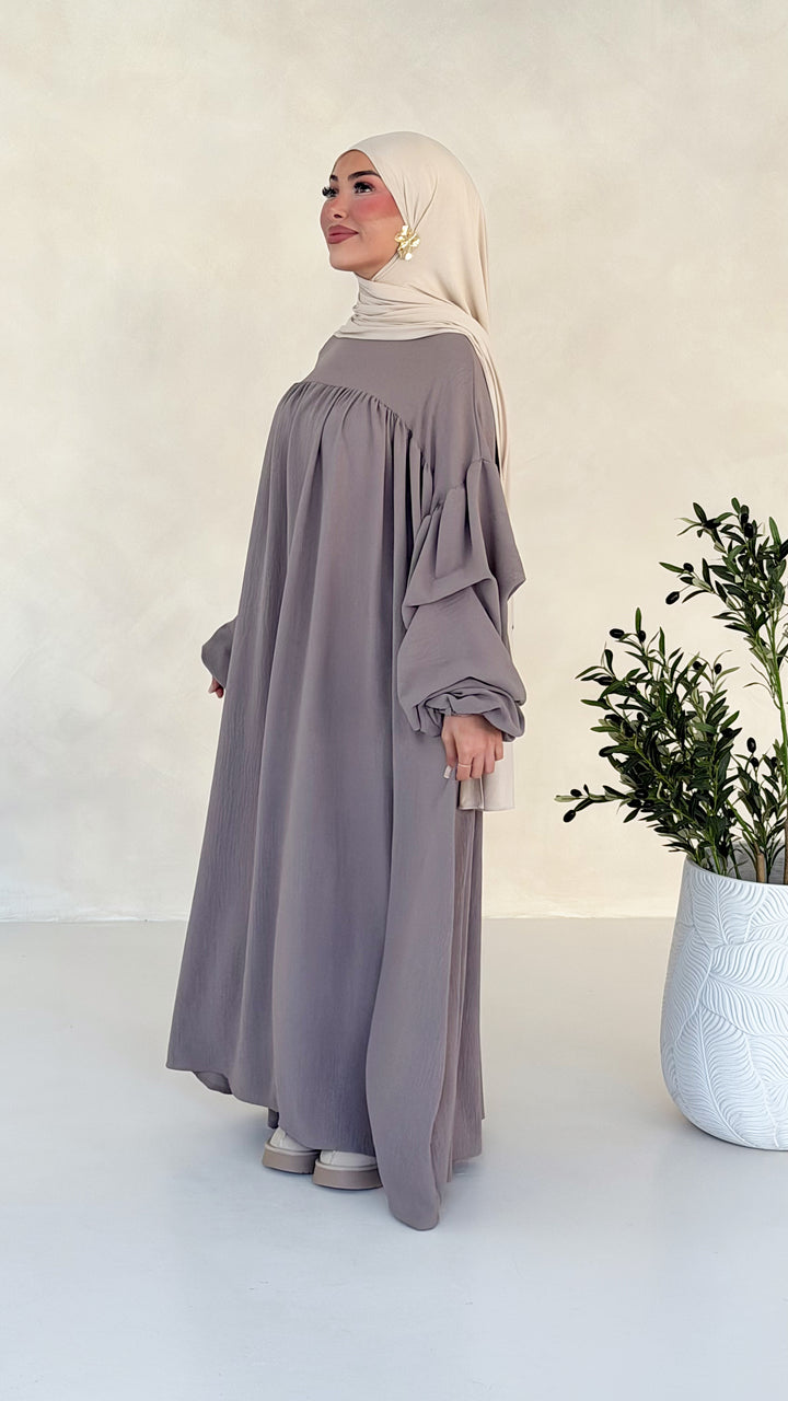 Mavie Abaya mit Ballonärmeln